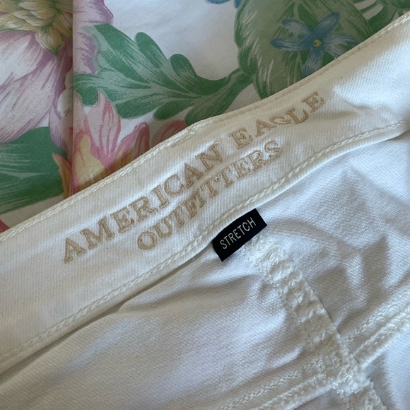 White shorts - Picture 4 of 5